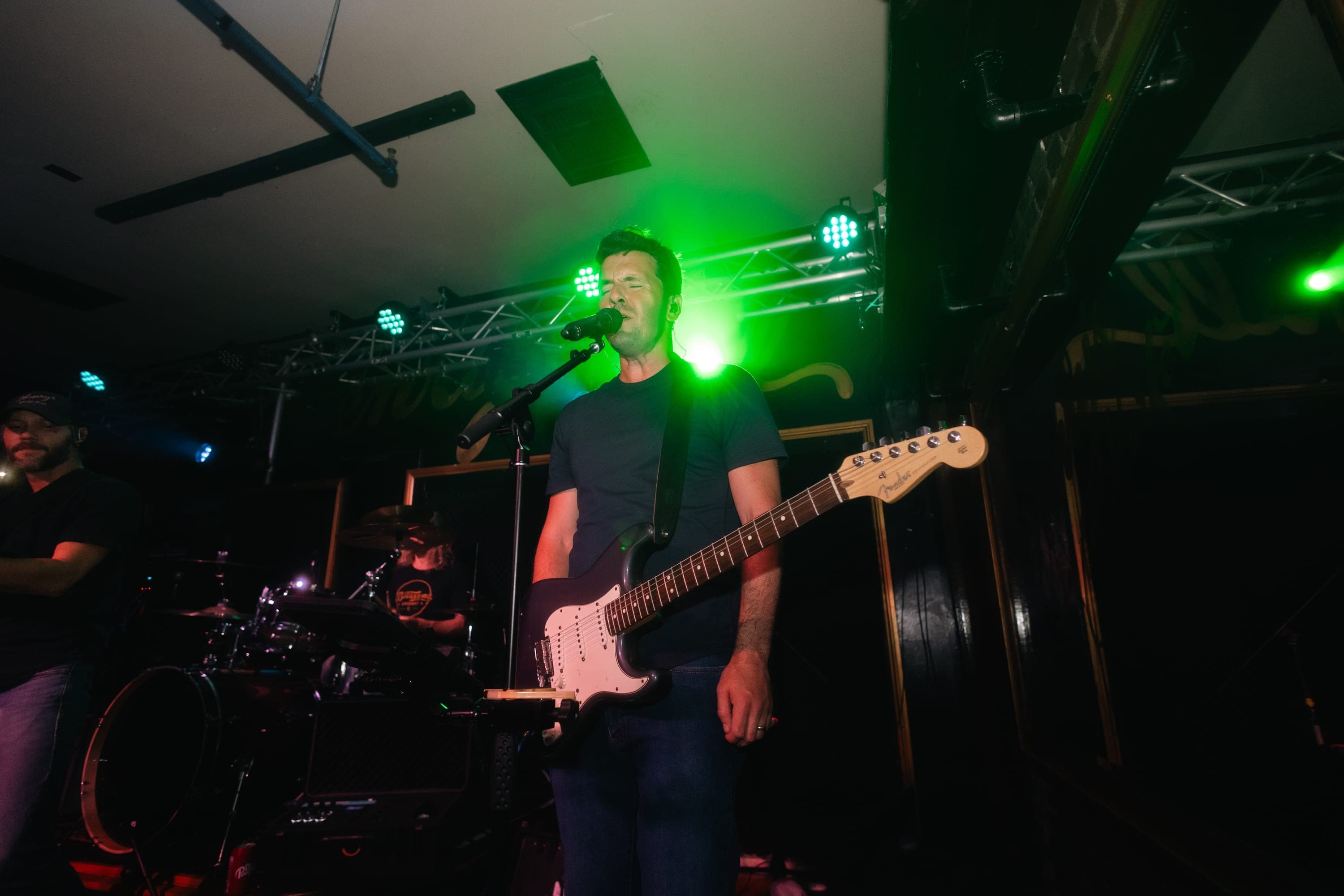 Frontman under the green lights